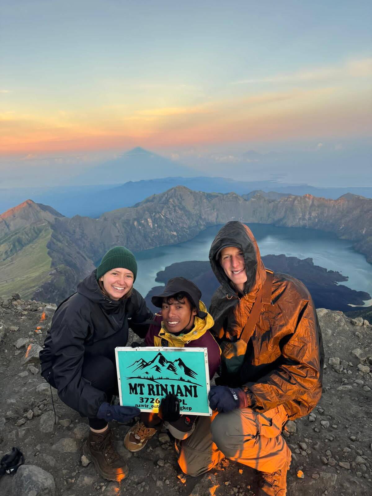 trekking to rinjani