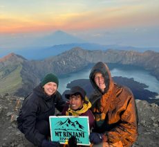 trekking to rinjani